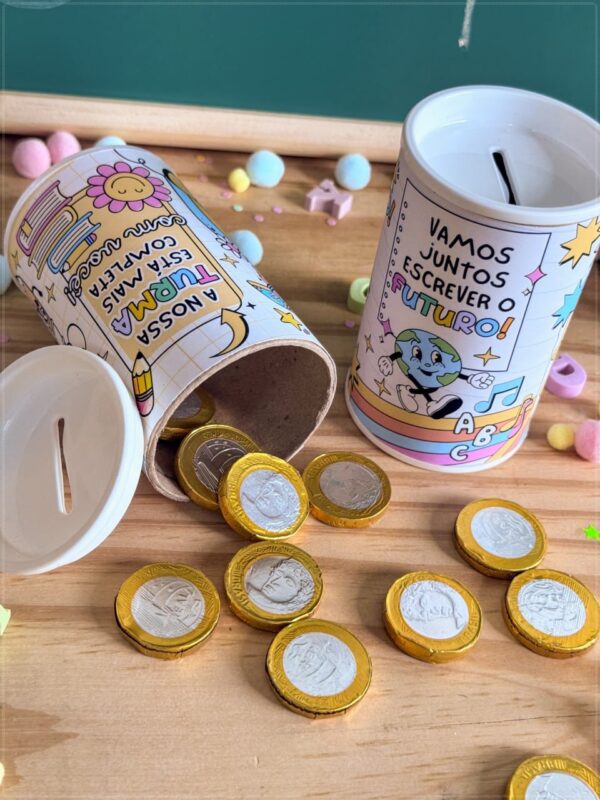 Cofrinho com moedas de chocolate