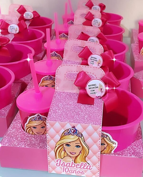 Caixa com
Balde de 1,5l e copos personalizados no adesivo